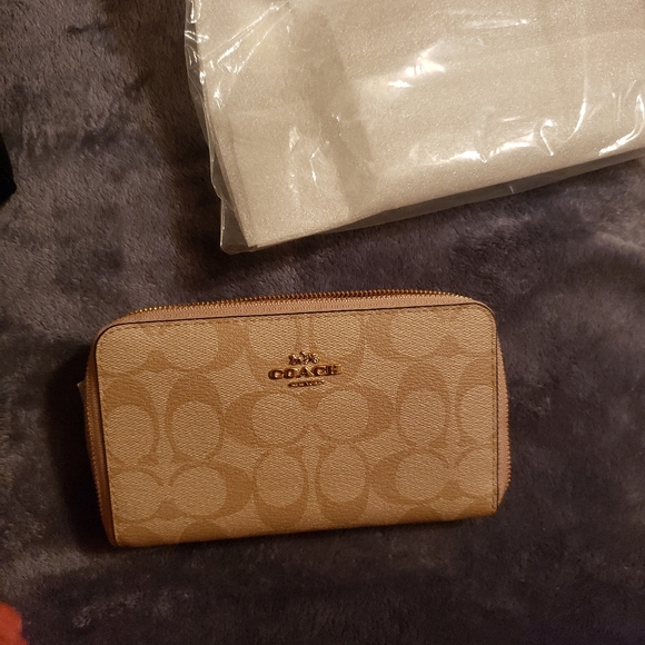 New Coach wallet - Picture 3 of 4